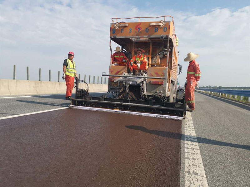稀漿封層車(chē)微表處施工